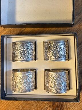 4 Silverplate Grapeleaf Napkin Rings